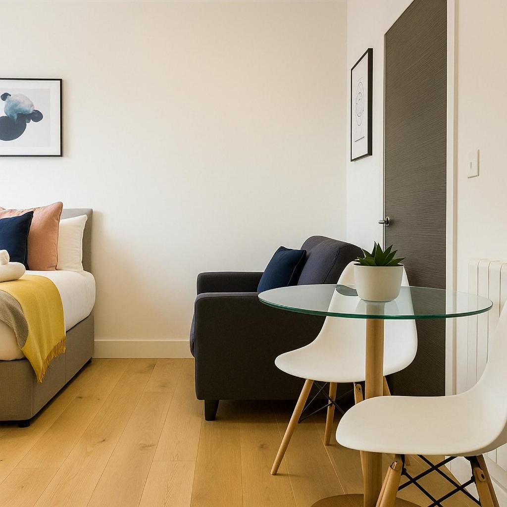 Bright Studio Flat - Walk To River Thames & Kingston Town Surbiton Exteriör bild